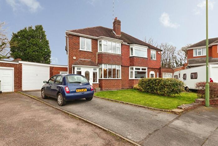 3 Bedroom Semi Detached House For Sale In Bradbury Road, Solihull, West Midlands, B92