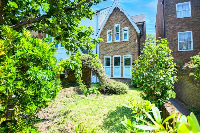 3 Bedroom Semi-Detached House To Rent In Lion Gate Gardens, Kew, Richmond, TW9
