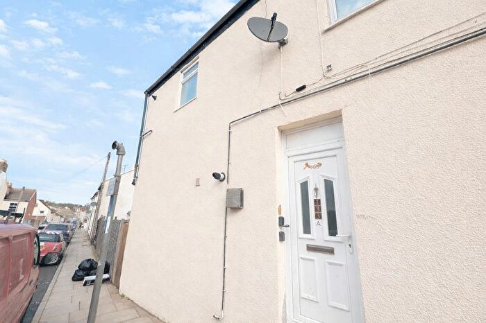 2 Bedroom Flat To Rent In Victoria Street, Gillingham, ME7
