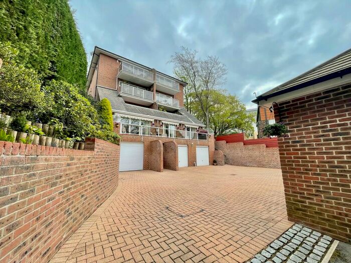 2 Bedroom Apartment To Rent In Alton Road, Lower Parkstone, BH14