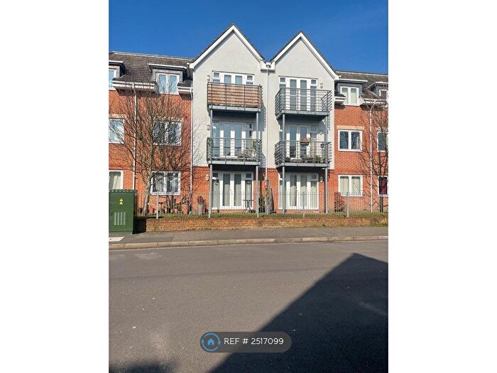 2 Bedroom Flat To Rent In Old Dairy Close, Fleet, GU51