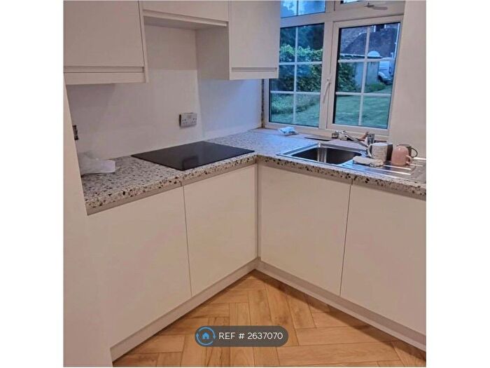 2 Bedroom Flat To Rent In Broadwater Down, Tunbridge Wells, TN2
