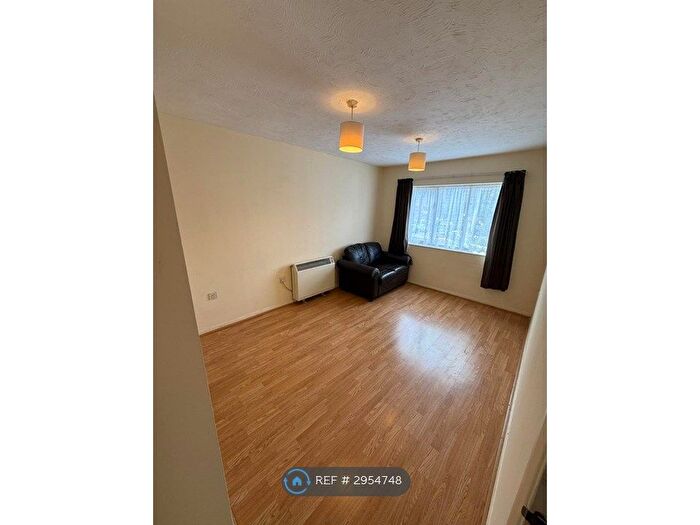 1 Bedroom Flat To Rent In Lapwing Court, London, NW9
