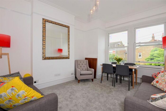 3 Bedroom Flat To Rent In Stapleton Road, Tooting Bec SW17