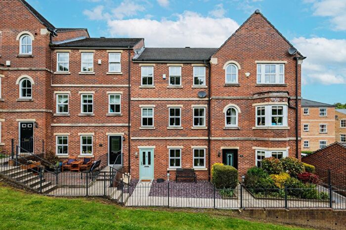 4 Bedroom Detached House For Sale In Rayner Gardens, Farsley, Pudsey, West Yorkshire, LS28