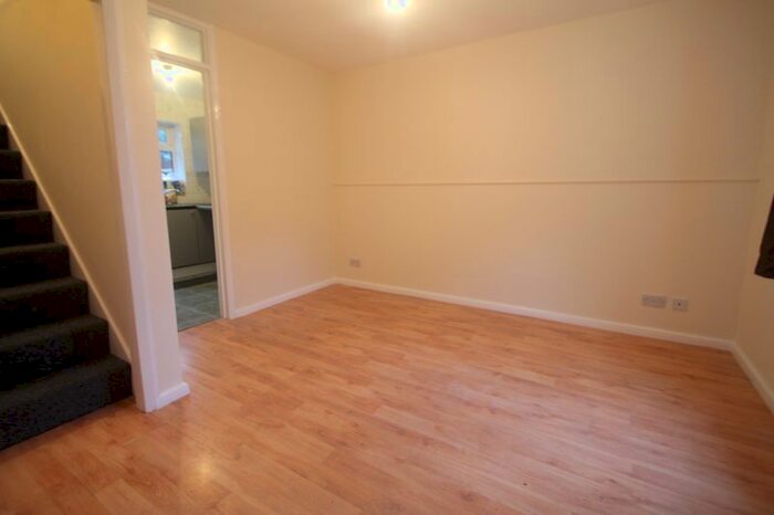 1 Bedroom Terraced House To Rent In Salcombe Way, Hayes UB4