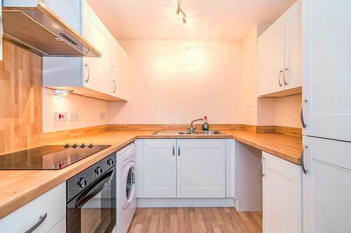 1 Bedroom Apartment To Rent In Fratton Way, Southsea, Hampshire, PO4