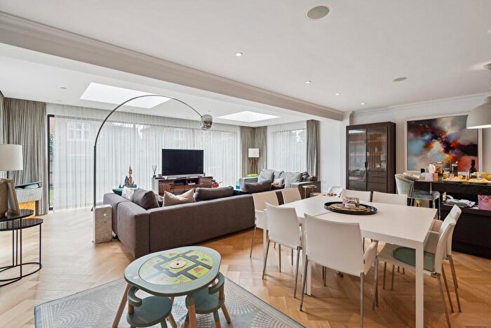 6 Bedroom Detached House For Sale In Taplow Riverside, Maidenhead, SL6