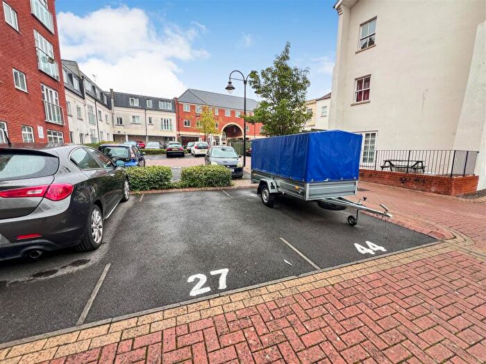 1 Bedroom Apartment For Sale In Ushers Court, Trowbridge, BA14