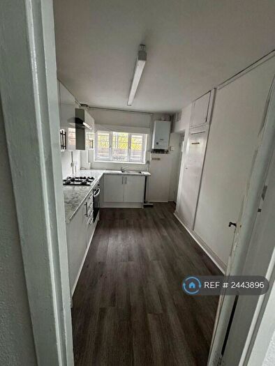 3 Bedroom Flat To Rent In Whittington Court, London, N2