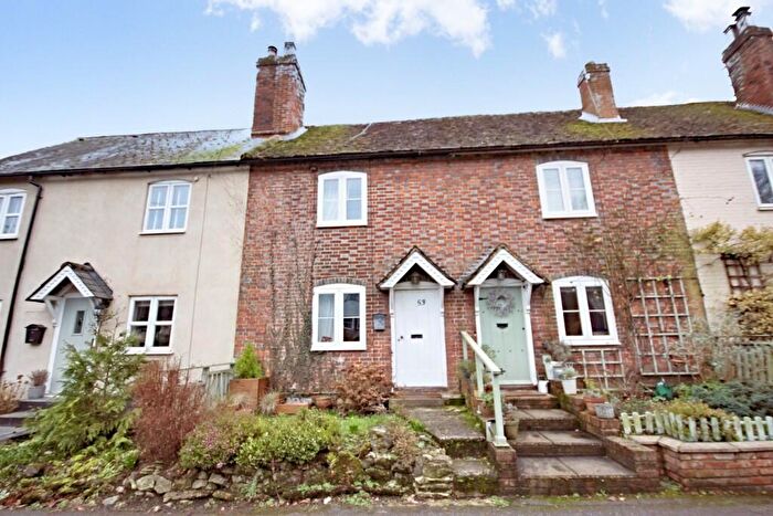 2 Bedroom Cottage For Sale In Old Road, Wateringbury, ME18