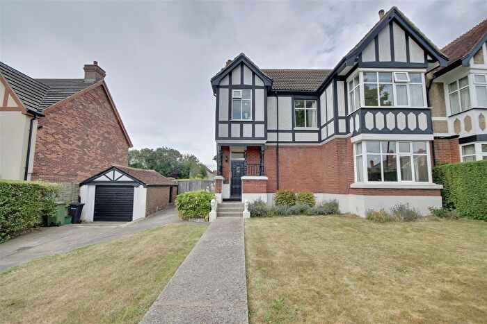 4 Bedroom Semi-Detached House For Sale In Portsdown Avenue, Portsmouth, PO6