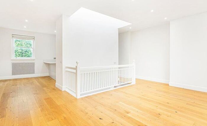 3 Bedroom Apartment To Rent In Cunningham Place, Marylebone, London, NW8