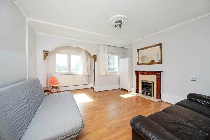 3 Bedroom Flat To Rent In Grimthorpe House, Percival Street, Angel, EC1V