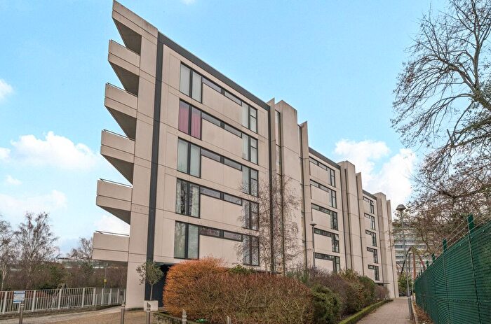 2 Bedroom Flat For Sale In Edmunds House, Colonial Drive, London, W4
