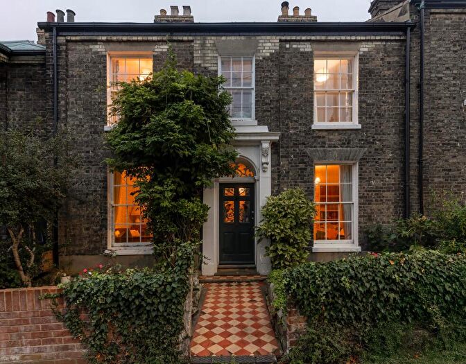 3 Bedroom Terraced House For Sale In Golden Triangle, NR2