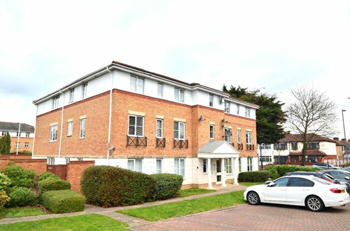 2 Bedroom Flat To Rent In Bancroft Chase, Hornchurch, RM12