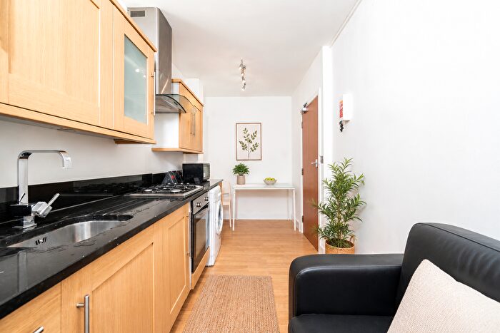 3 Bedroom Flat To Rent In Davenant Road, London, N19