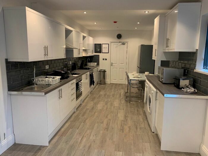 6 Bedroom End Of Terrace House To Rent In City Road, Edgbaston, Birmingham, B16