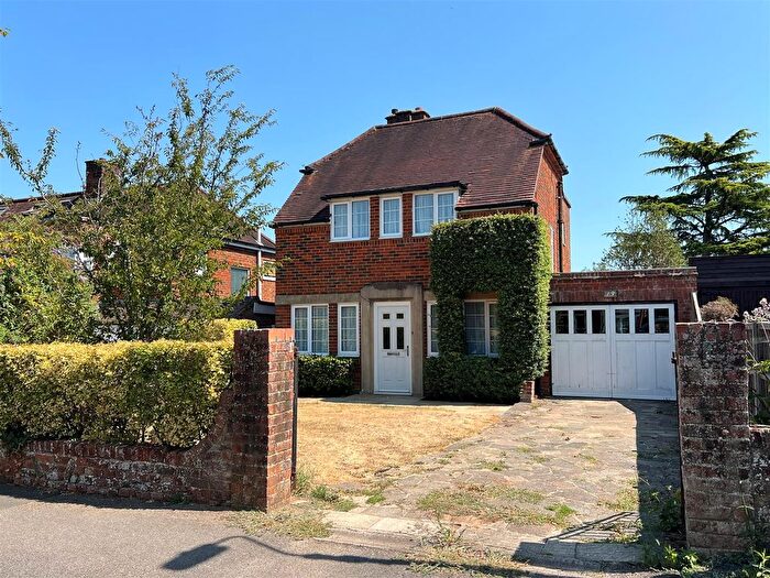 3 Bedroom Detached House For Sale In Eastfield Avenue, Basingstoke, RG21