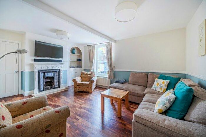 2 Bedroom Flat To Rent In St. Thomas Street, Lymington, SO41