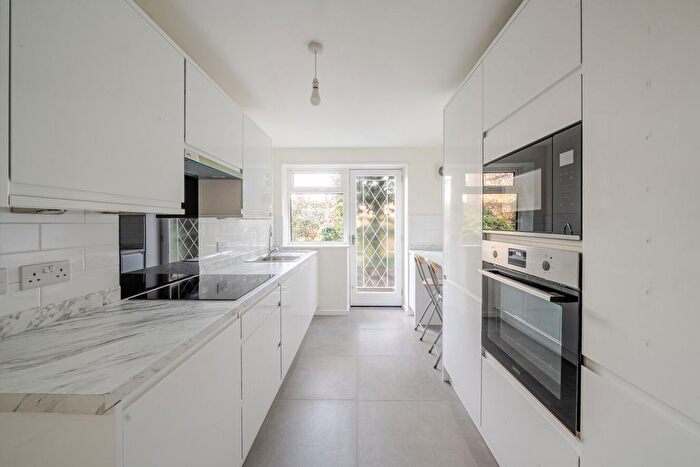 3 Bedroom Flat For Sale In The Copse, Fortis Green, London, N2