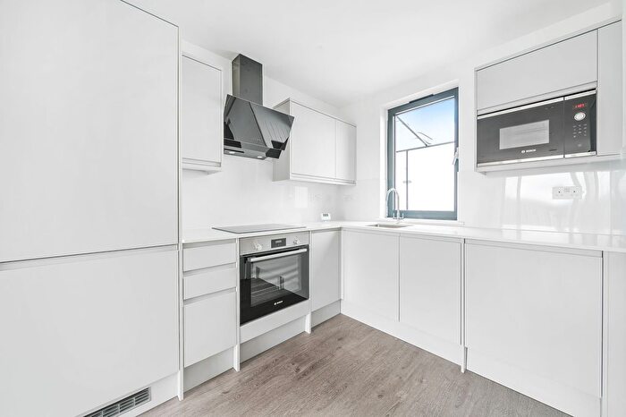 2 Bedroom Flat To Rent In Fairmeadow, Maidstone, ME14