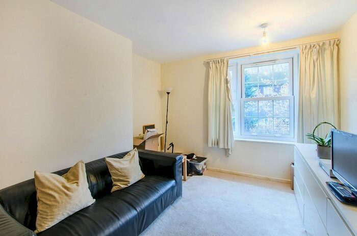 1 Bedroom Flat To Rent In Rockingham Street, Elephant And Castle, London, SE1