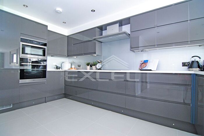 4 Bedroom Mews To Rent In Church Walk, London, NW2