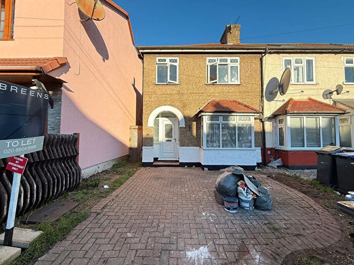 3 Bedroom Terraced House To Rent In Oakhurst Road, Enfield, EN3