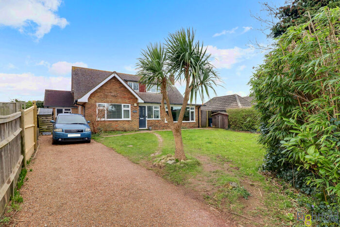 4 Bedroom Detached House For Sale In Chyngton Lane North, BN25