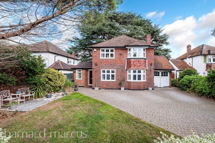 4 Bedroom Detached House For Sale In Hookfield, Epsom, KT19