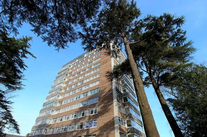 2 Bedroom Flat To Rent In Brampton Tower, Bassett Avenue, Southampton SO16