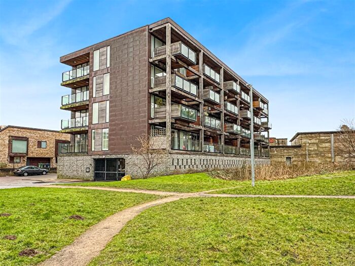 1 Bedroom Flat To Rent In Kingfisher Way, Cambridge, CB2