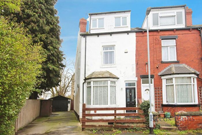 4 Bedroom End Of Terrace House For Sale In Haigh View, Rothwell, Leeds, West Yorkshire, LS26