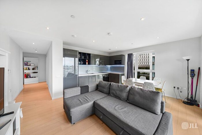 2 Bedroom Flat To Rent In Cassia Point, Glasshouse Gardens, London, E20