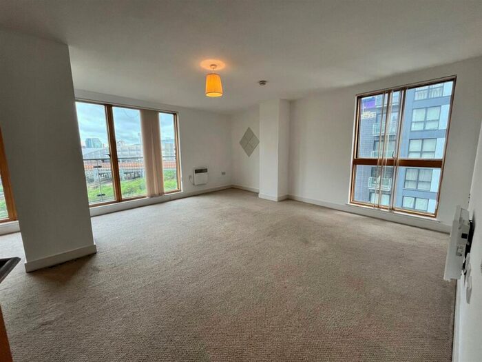 2 Bedroom Apartment To Rent In Vallea Court, Red Bank, Manchester, M4