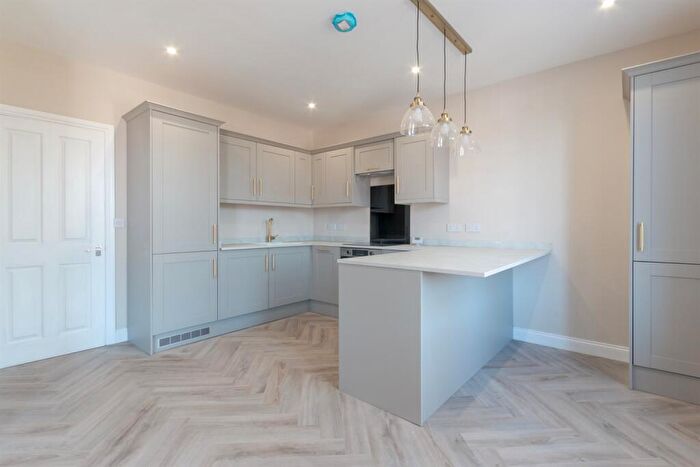 2 Bedroom Apartment To Rent In Oakwood Avenue, Oakwood, LS8