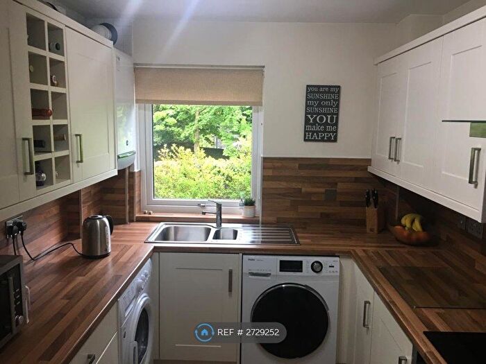 2 Bedroom Flat To Rent In Craigie Loanings, Aberdeen, AB25