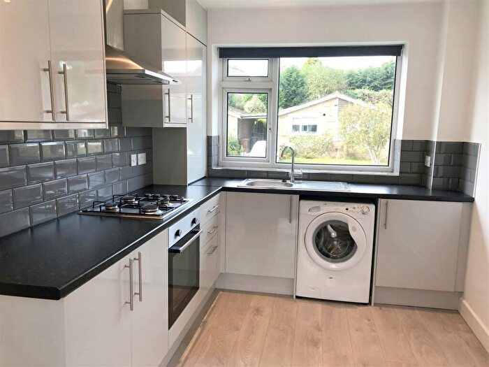 2 Bedroom Flat For Sale In Chellow Gardens, Allerton, Bradford, BD15