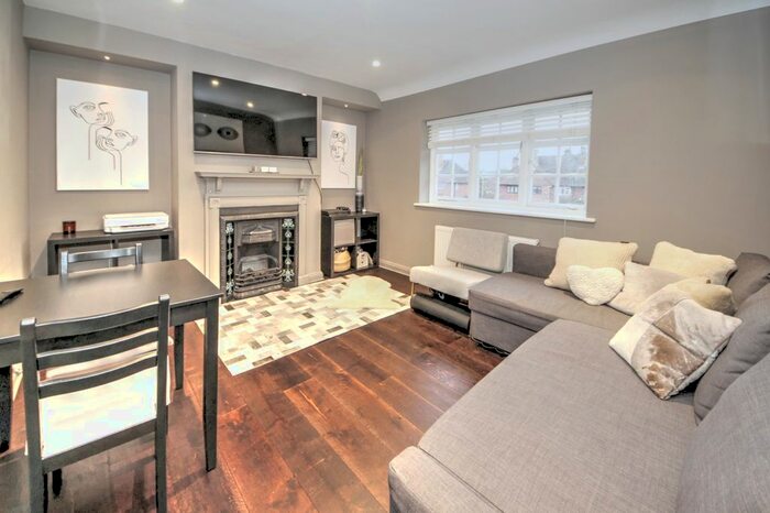 2 Bedroom Maisonette To Rent In Hill Top, Hampstead Garden Suburb, London, NW11