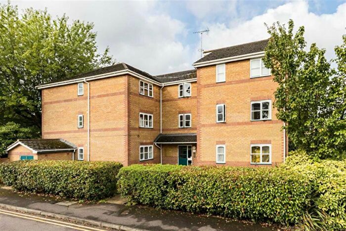 1 Bedroom Flat To Rent In Upton Close, Cricklewood, NW2