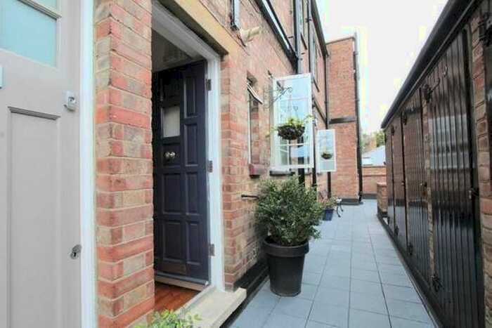 2 Bedroom Flat To Rent In Broadway Court, Crouch End Hill, London N8