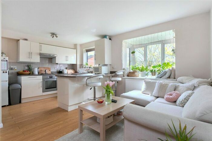 1 Bedroom Flat To Rent In Bowman Mews, London, SW18