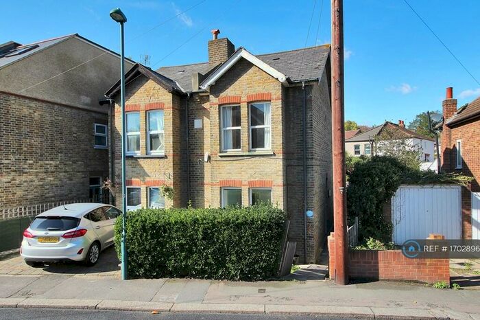 1 Bedroom Maisonette To Rent In Shorts Road, Carshalton, SM5