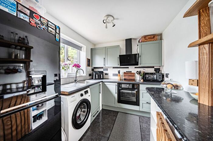 2 Bedroom Flat For Sale In High Street, Selsey, PO20