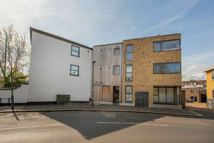 1 Bedroom Flat To Rent In Vicarage Road, Hampton Wick, Kingston Upon Thames, KT1