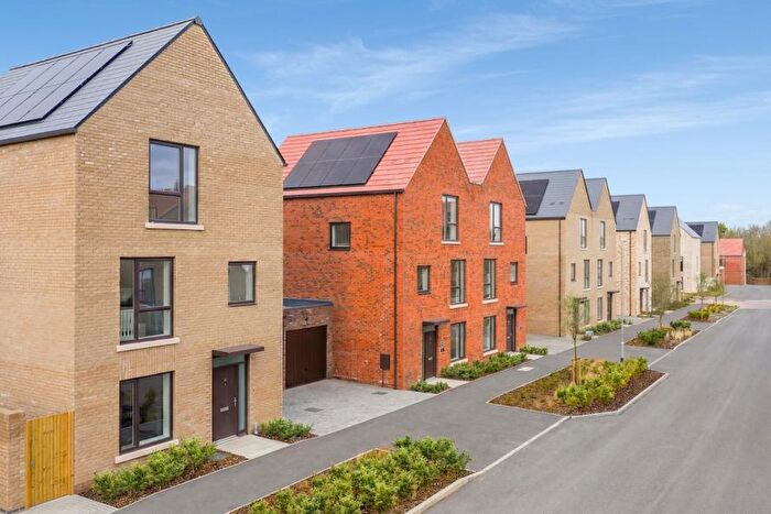 4 Bedroom Semi-Detached House For Sale In Newmarket Road, Cambridge, CB5