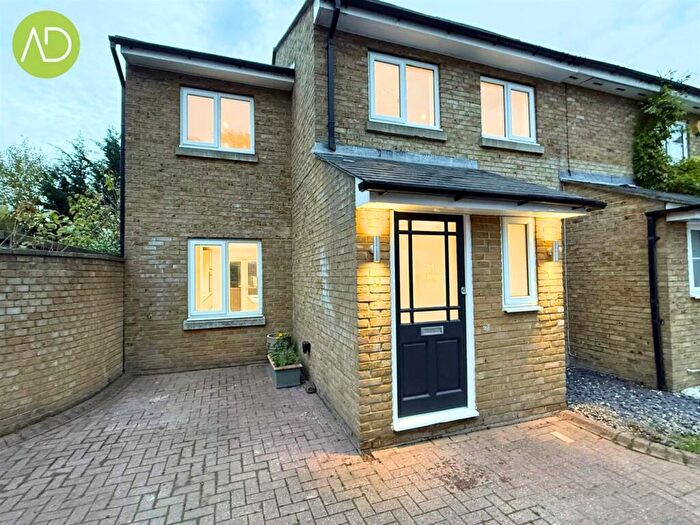 3 Bedroom End Of Terrace House For Sale In The Lynch, Hoddesdon, EN11