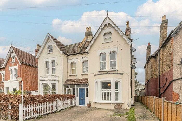 2 Bedroom Flat To Rent In Hopton Road, Streatham, SW16